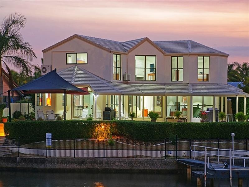 27 Smugglers Place, Runaway Bay QLD 4216