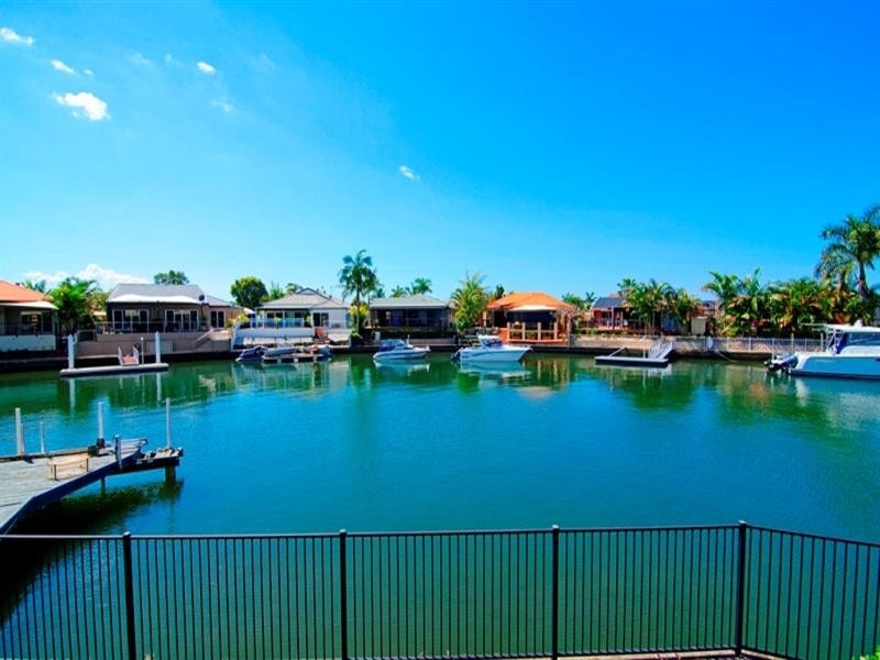 27 Smugglers Place, Runaway Bay QLD 4216