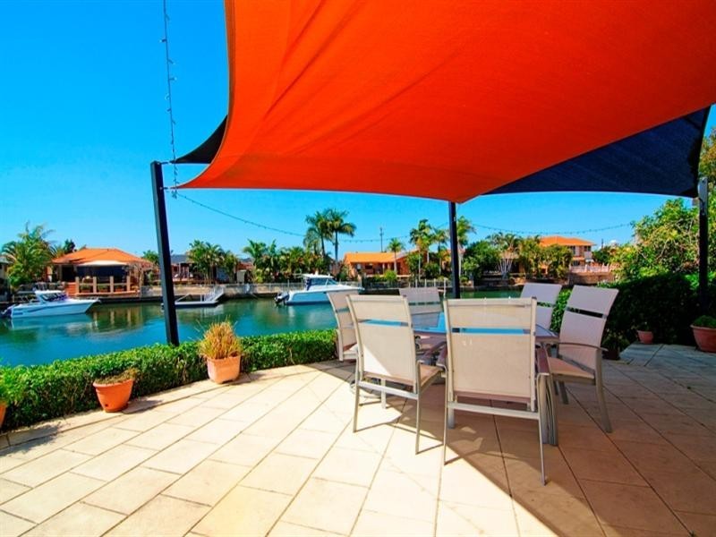 27 Smugglers Place, Runaway Bay QLD 4216