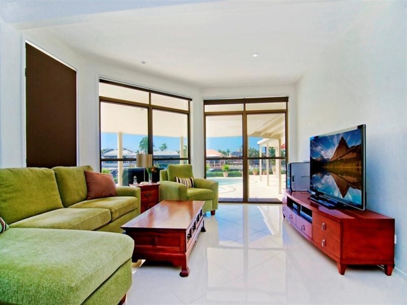 27 Smugglers Place, Runaway Bay QLD 4216