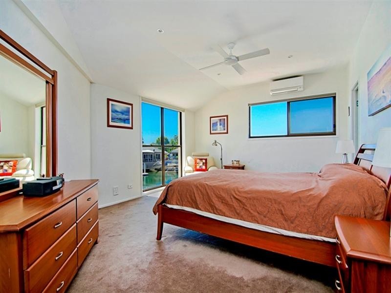 27 Smugglers Place, Runaway Bay QLD 4216