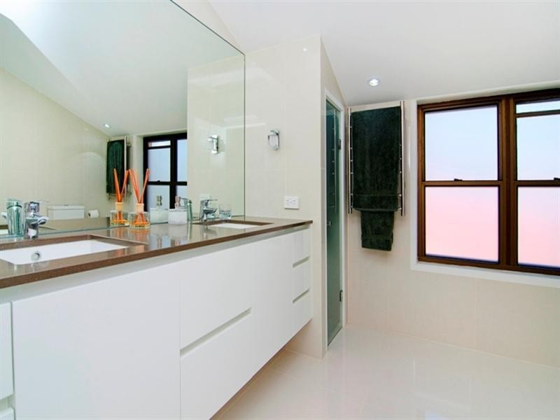 27 Smugglers Place, Runaway Bay QLD 4216