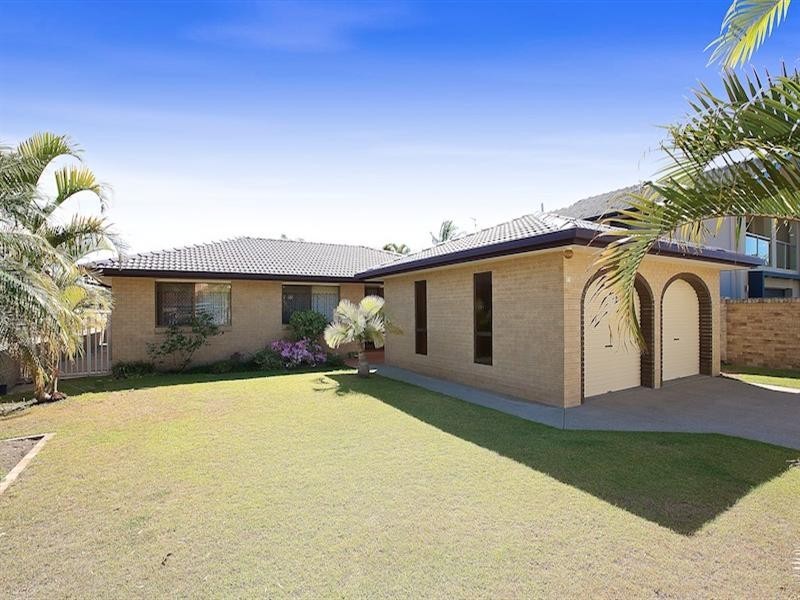 17 Jennifer Avenue, Runaway Bay QLD 4216