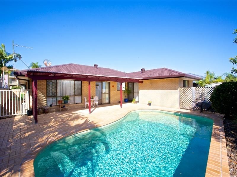 17 Jennifer Avenue, Runaway Bay QLD 4216