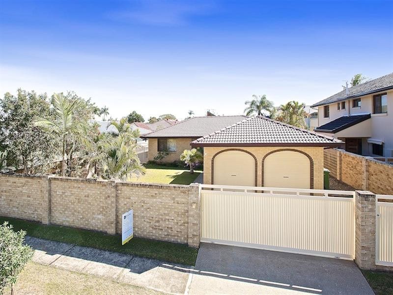 17 Jennifer Avenue, Runaway Bay QLD 4216