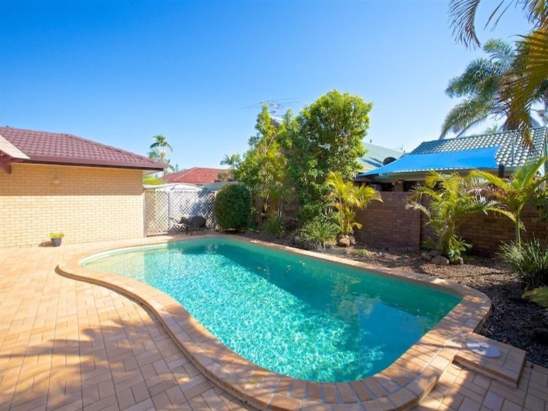 17 Jennifer Avenue, Runaway Bay QLD 4216