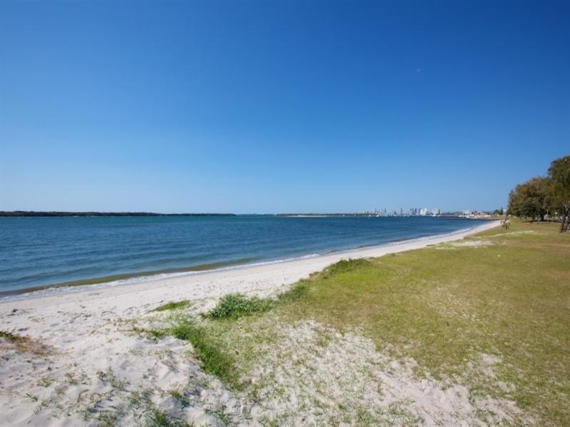 17 Jennifer Avenue, Runaway Bay QLD 4216