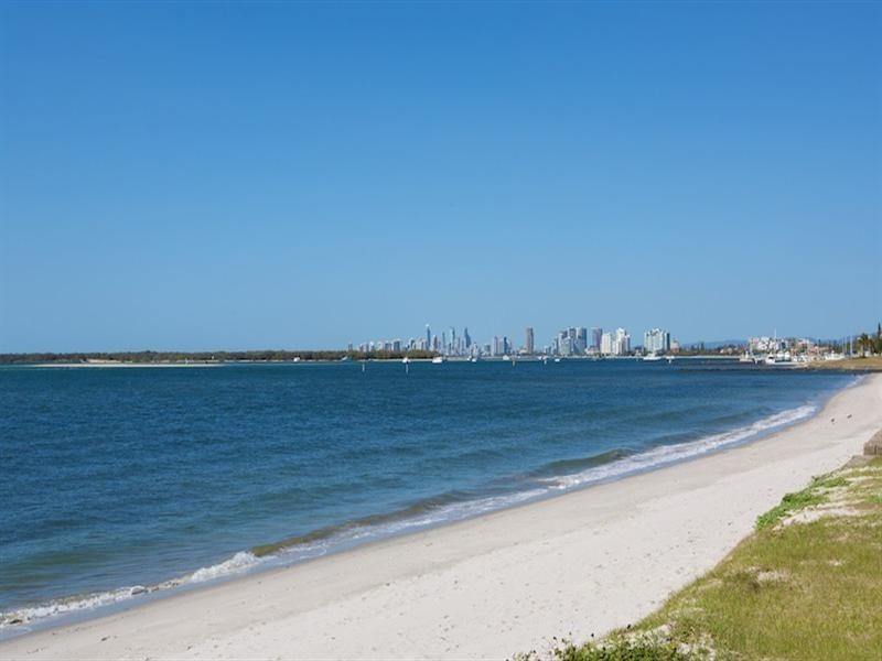 17 Jennifer Avenue, Runaway Bay QLD 4216