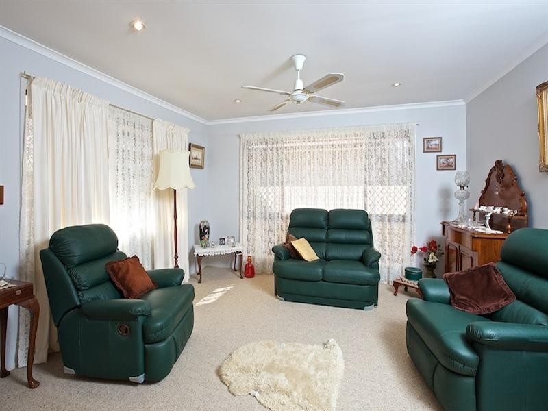 17 Jennifer Avenue, Runaway Bay QLD 4216