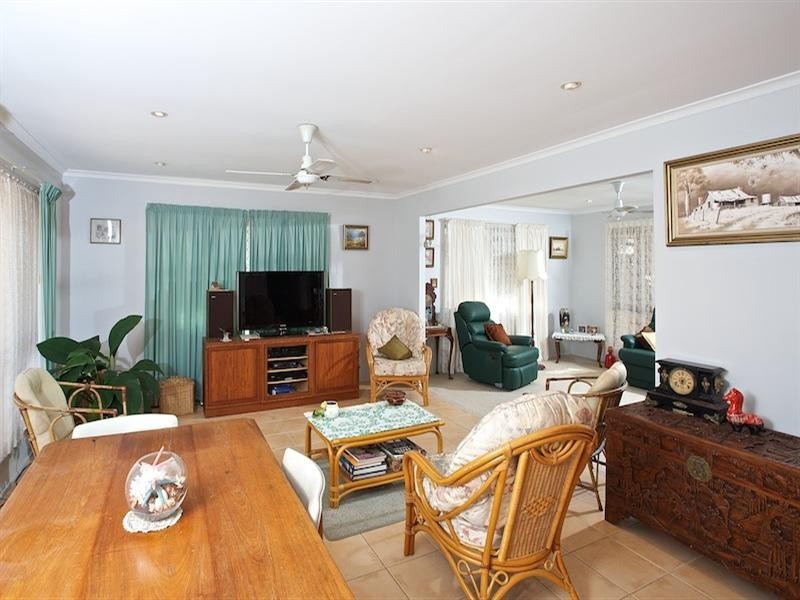 17 Jennifer Avenue, Runaway Bay QLD 4216