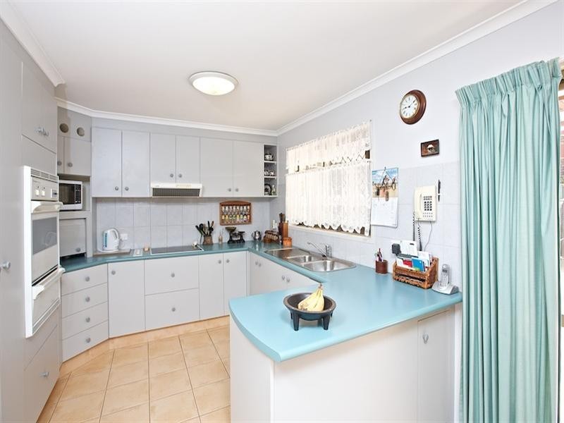 17 Jennifer Avenue, Runaway Bay QLD 4216