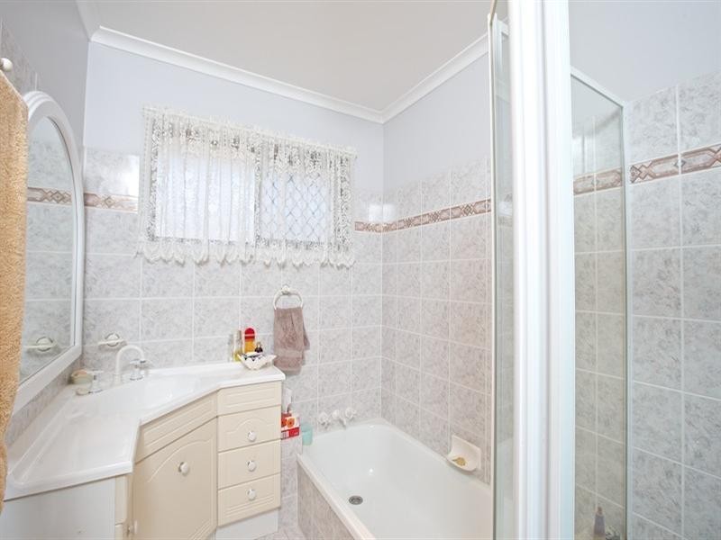 17 Jennifer Avenue, Runaway Bay QLD 4216