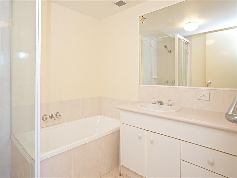 11/12 Whiting Street, Labrador QLD 4215