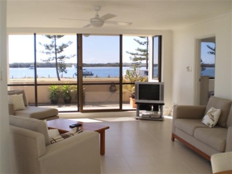 1/460 Marine Parade, Biggera Waters QLD 4216