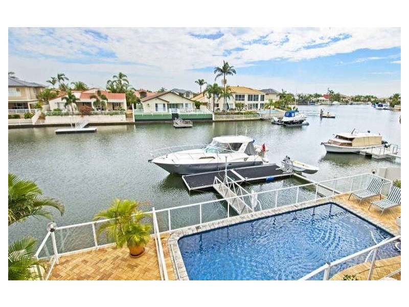 27 Nirvana Court, Runaway Bay QLD 4216