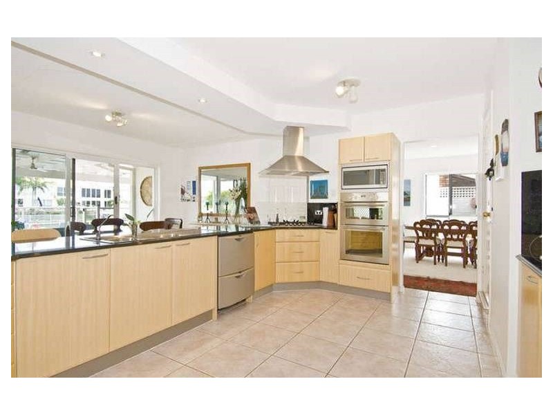 27 Nirvana Court, Runaway Bay QLD 4216