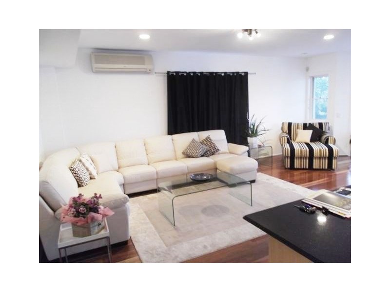 27 Nirvana Court, Runaway Bay QLD 4216