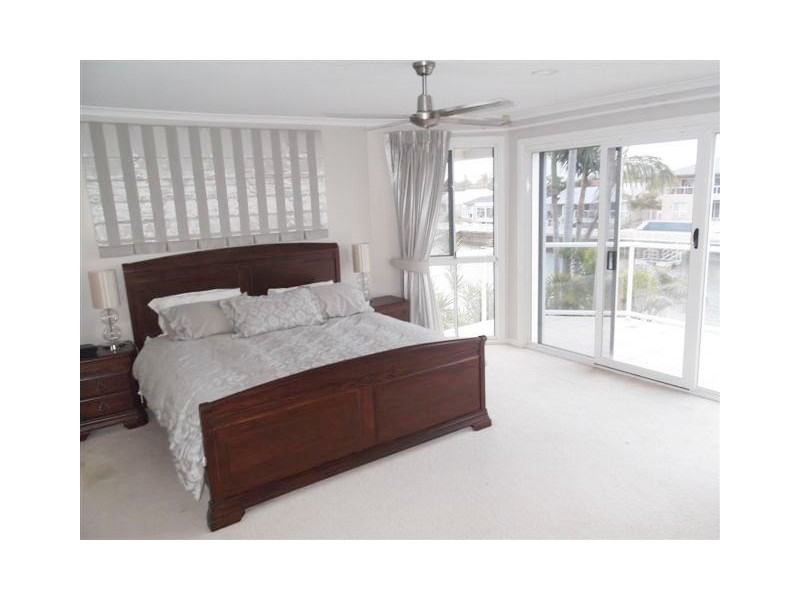 27 Nirvana Court, Runaway Bay QLD 4216