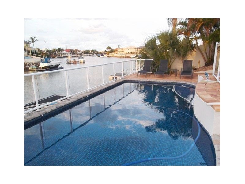 27 Nirvana Court, Runaway Bay QLD 4216