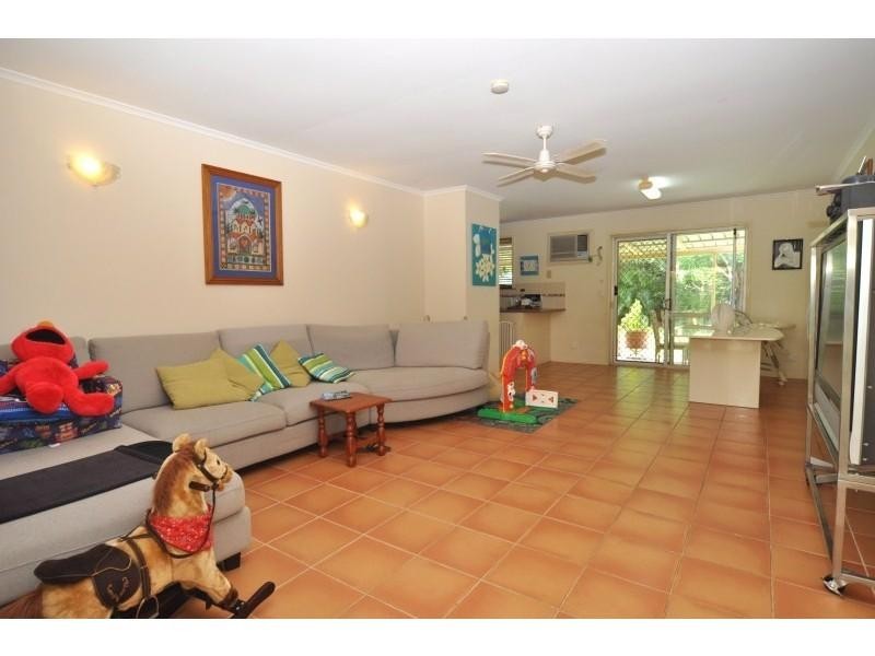 17 Shoveller Avenue, Paradise Point QLD 4216