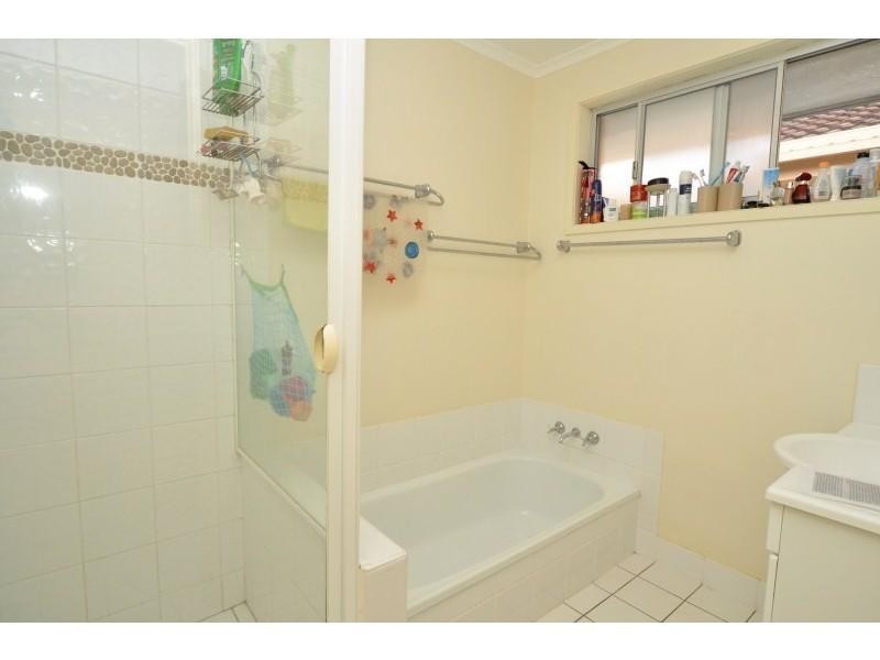 17 Shoveller Avenue, Paradise Point QLD 4216