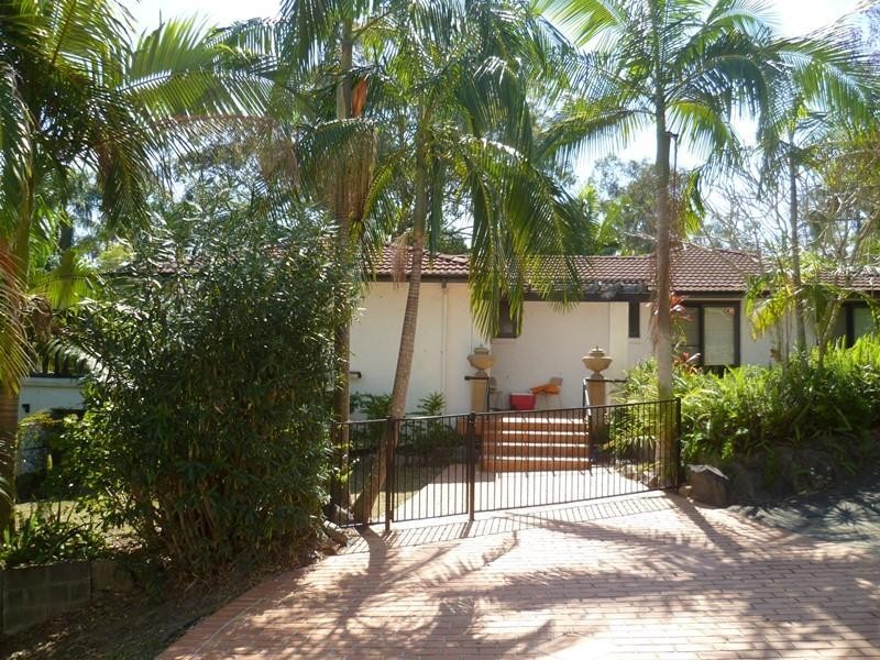 4 Bellview Crescent, Ashmore QLD 4214