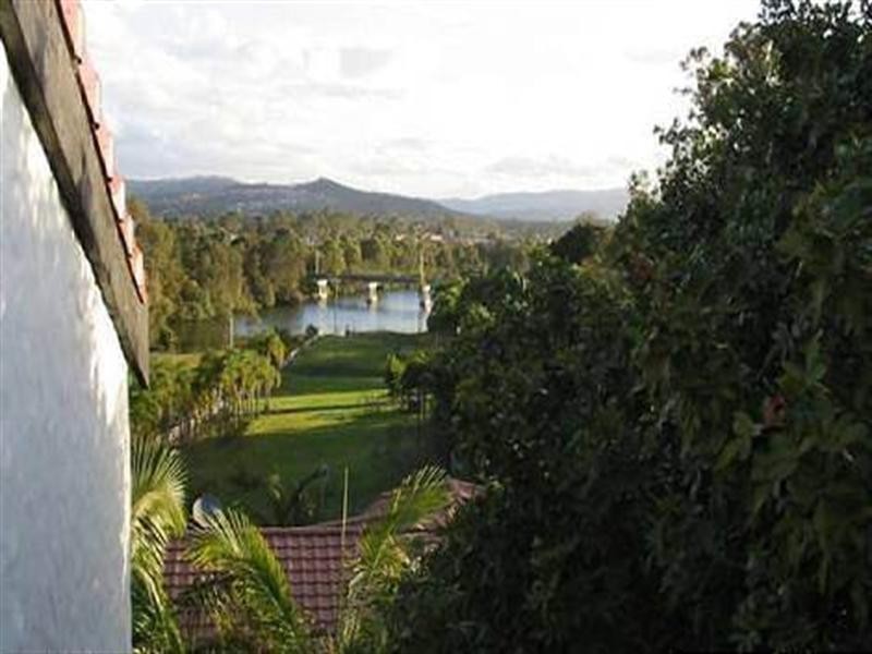 2 Bellview Crescent, Ashmore QLD 4214