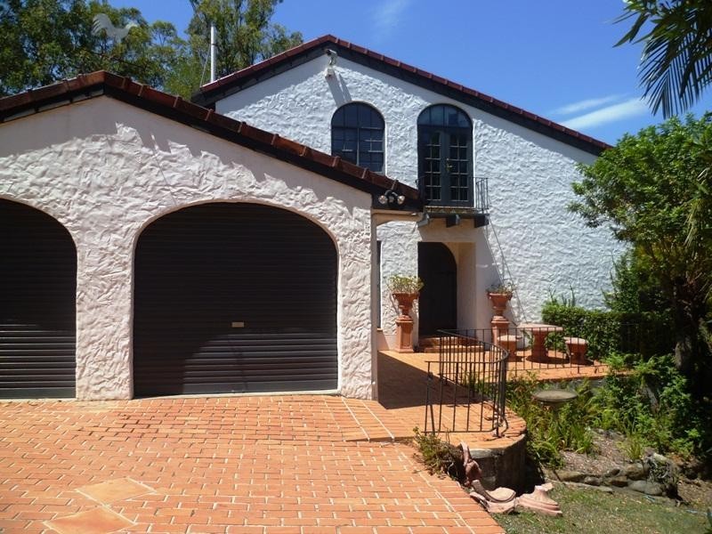 2 Bellview Crescent, Ashmore QLD 4214