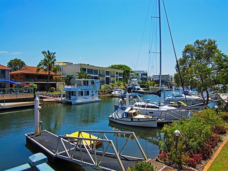 8/28 Oatland Esplanade, Runaway Bay QLD 4216