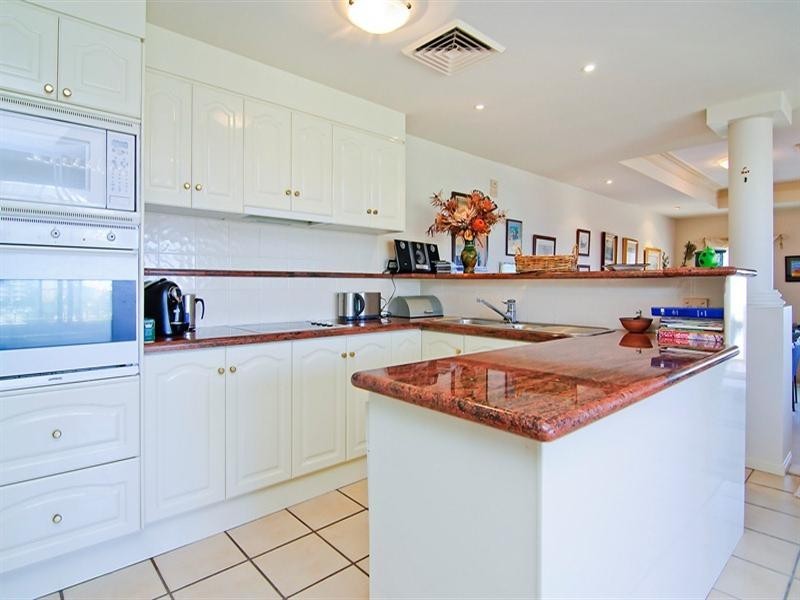 8/28 Oatland Esplanade, Runaway Bay QLD 4216