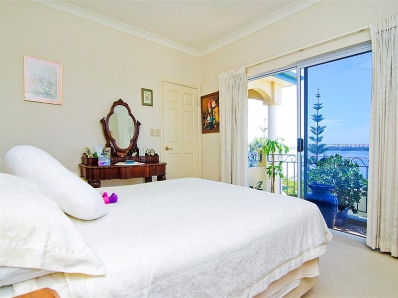 8/28 Oatland Esplanade, Runaway Bay QLD 4216