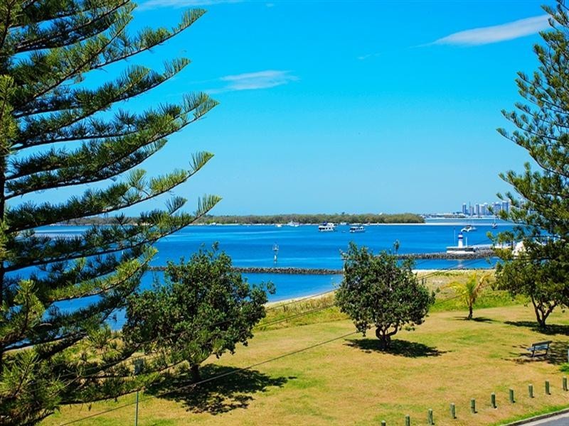 8/28 Oatland Esplanade, Runaway Bay QLD 4216