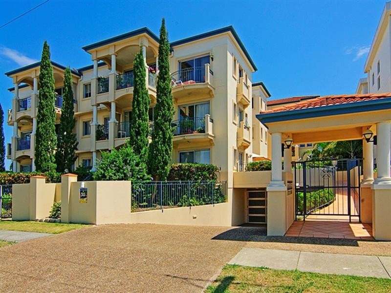 8/28 Oatland Esplanade, Runaway Bay QLD 4216