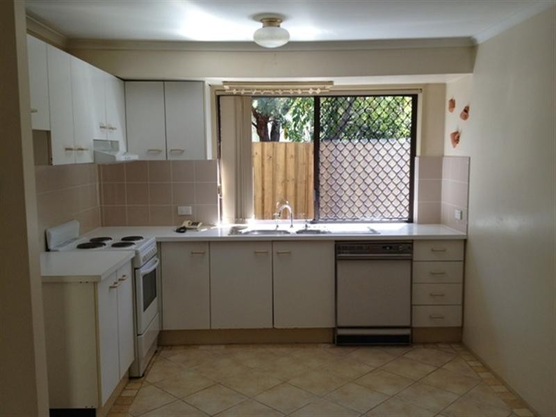 2/9 Elm Court, Labrador QLD 4215