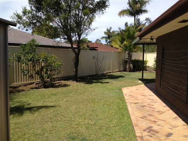 2/9 Elm Court, Labrador QLD 4215