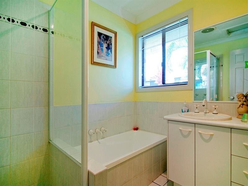 10 Thyme Court, Runaway Bay QLD 4216