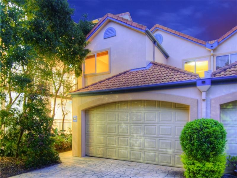 69 John Lund Drive, Hope Island QLD 4212