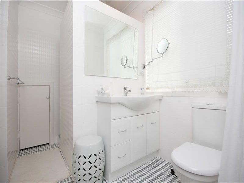 30 Cockleshell Court, Runaway Bay QLD 4216