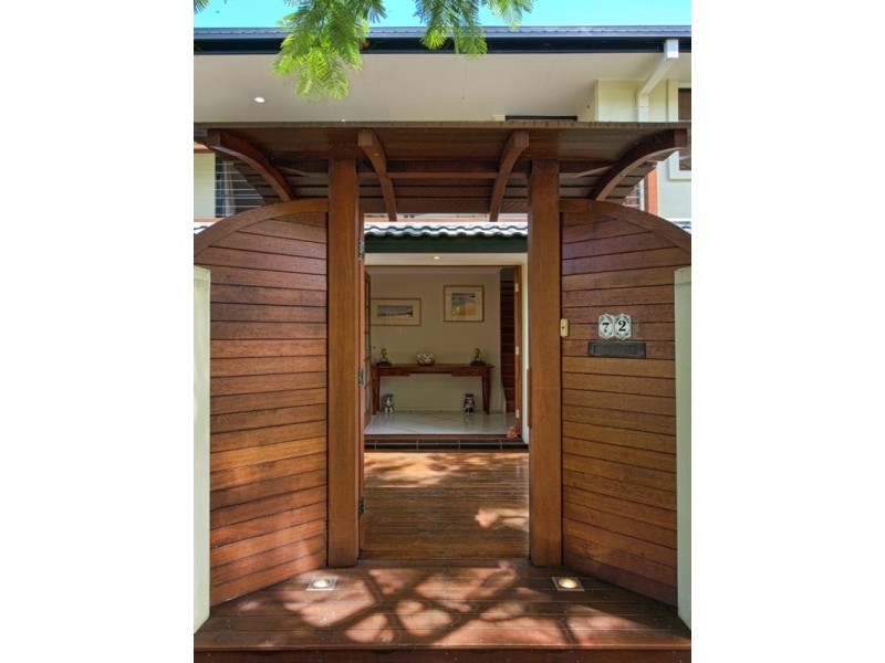 72 Broadwater Street, Runaway Bay QLD 4216