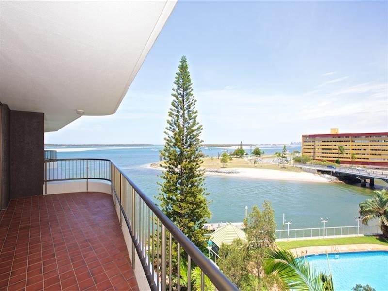 37/9 Bayview Street, Runaway Bay QLD 4216