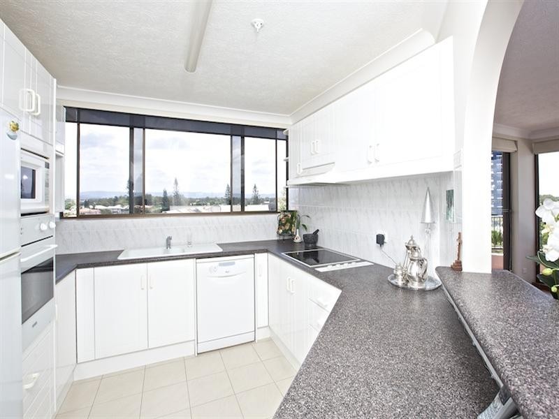 37/9 Bayview Street, Runaway Bay QLD 4216