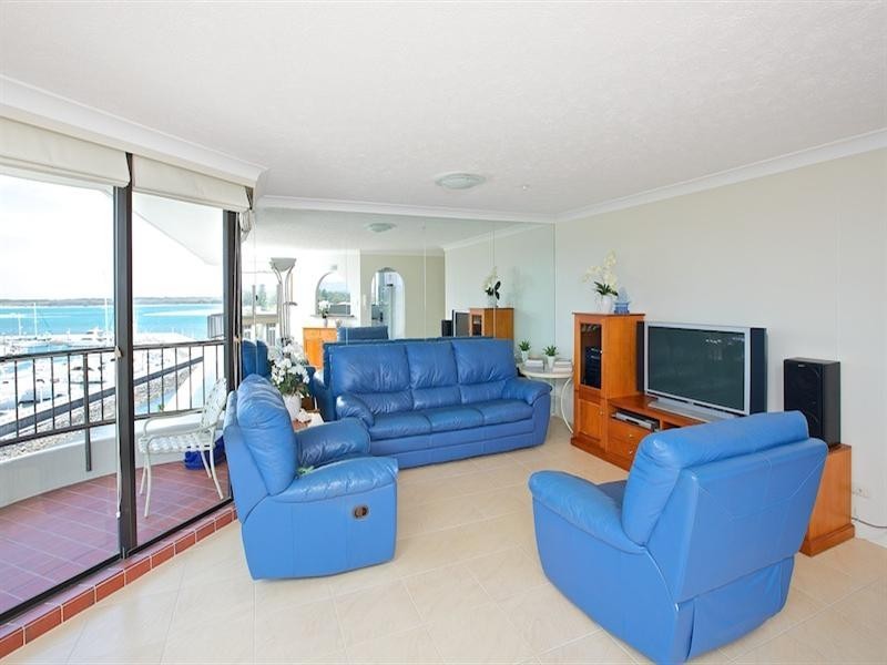 37/9 Bayview Street, Runaway Bay QLD 4216