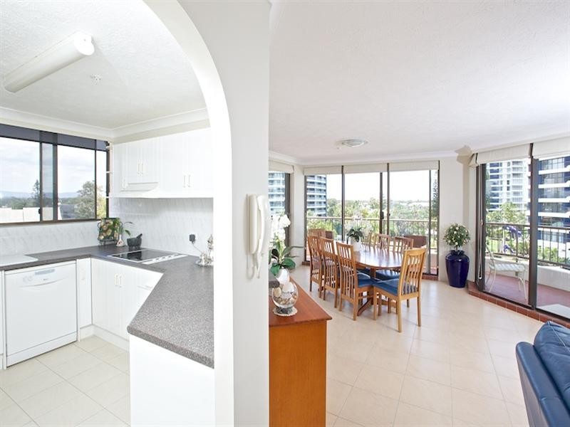 37/9 Bayview Street, Runaway Bay QLD 4216