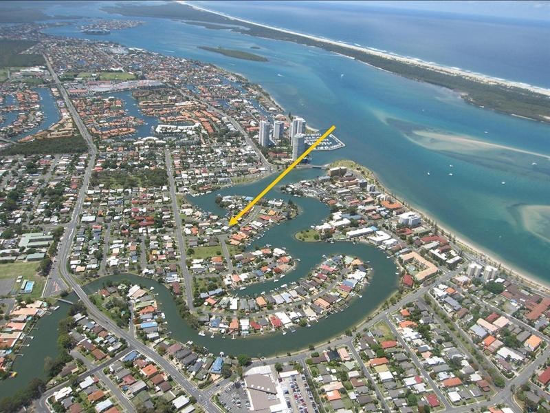 1 and 2/11 Margaroola Avenue, Biggera Waters QLD 4216