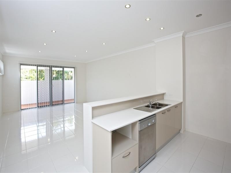 1 and 2/11 Margaroola Avenue, Biggera Waters QLD 4216