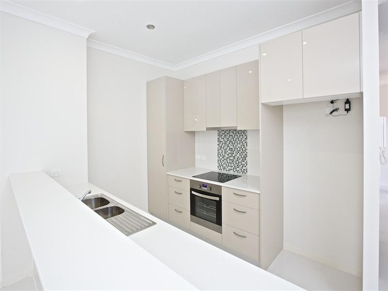 1 and 2/11 Margaroola Avenue, Biggera Waters QLD 4216