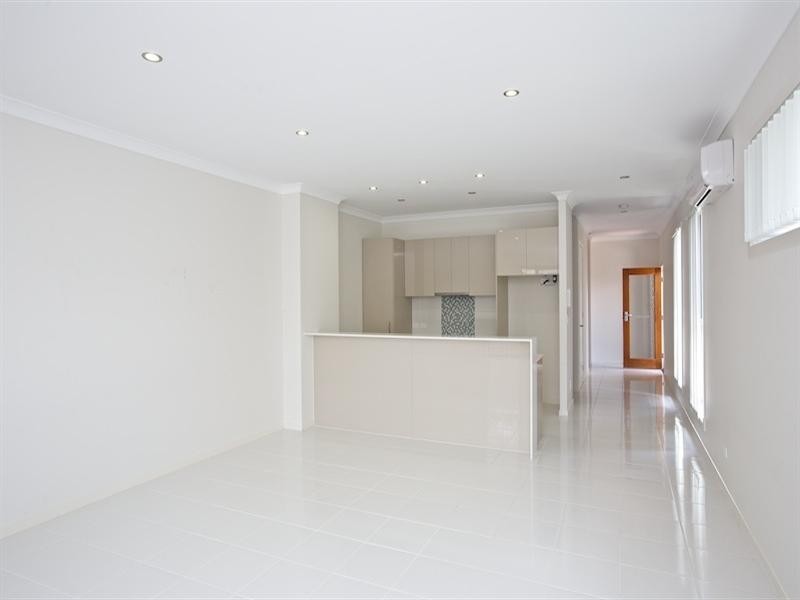 1 and 2/11 Margaroola Avenue, Biggera Waters QLD 4216