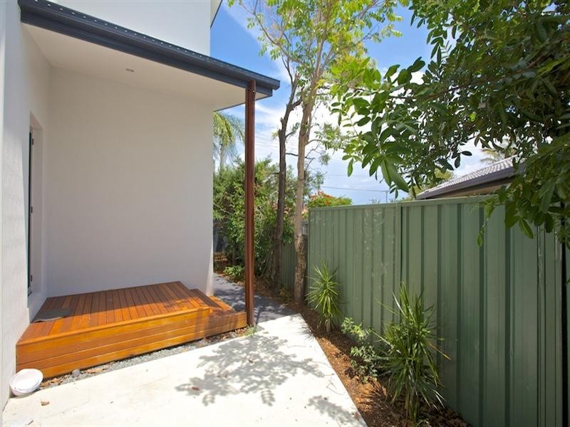 1 and 2/11 Margaroola Avenue, Biggera Waters QLD 4216