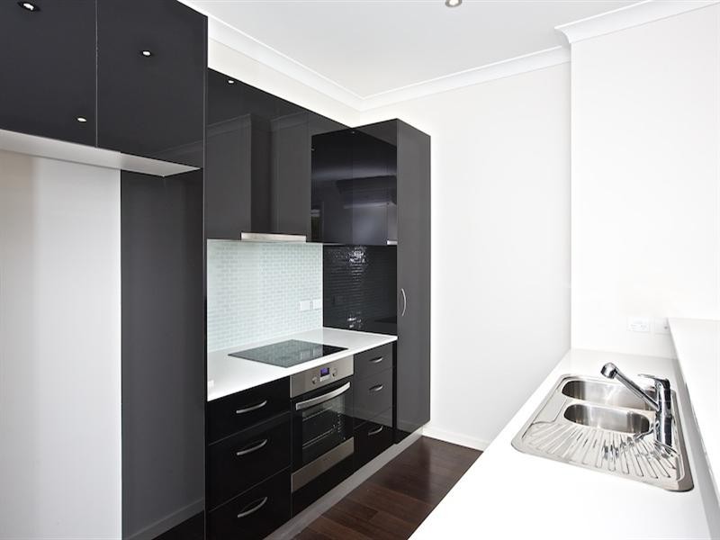 1 and 2/11 Margaroola Avenue, Biggera Waters QLD 4216