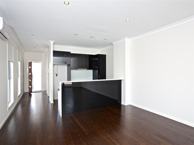 1 and 2/11 Margaroola Avenue, Biggera Waters QLD 4216